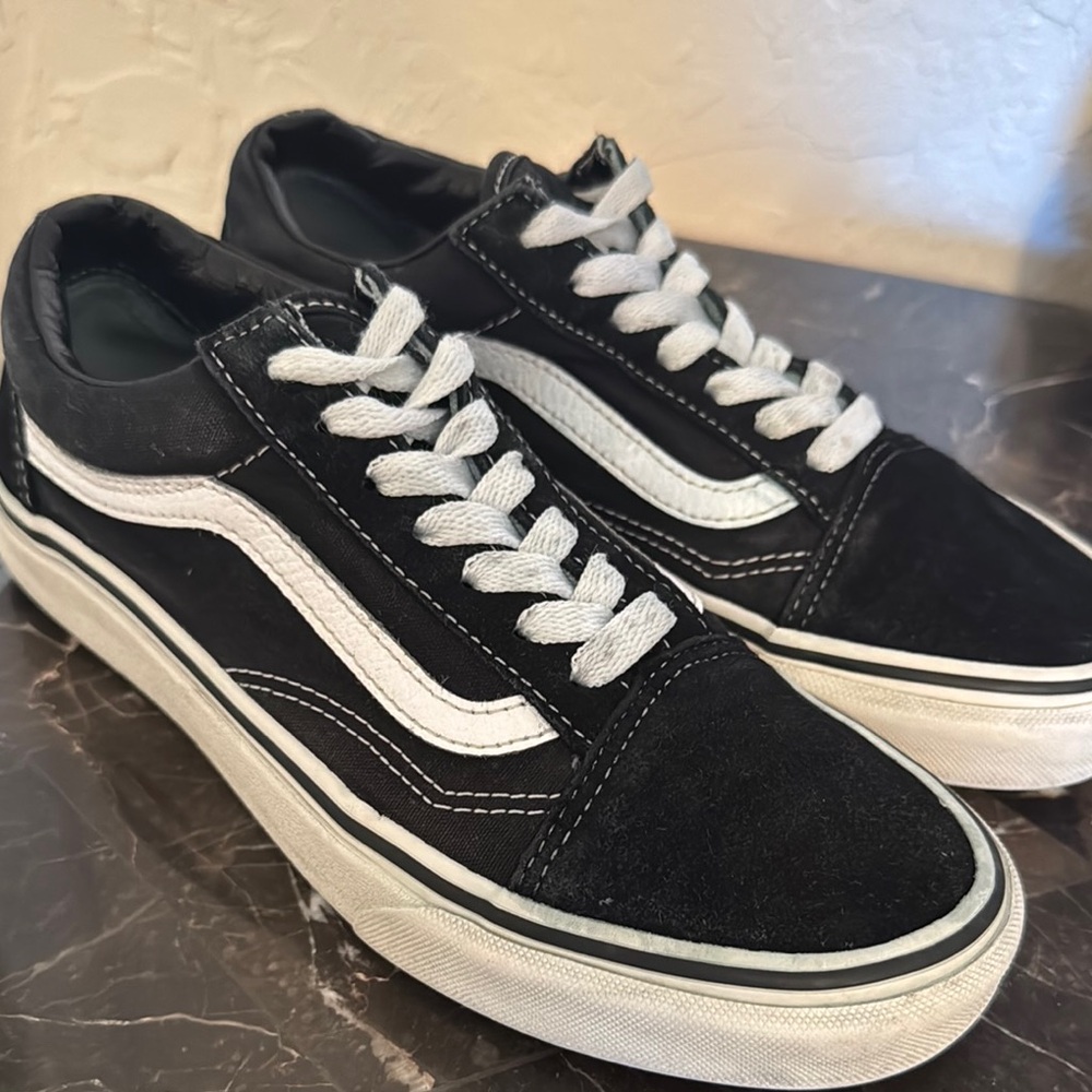 Vans Men's Black and White Sneakers